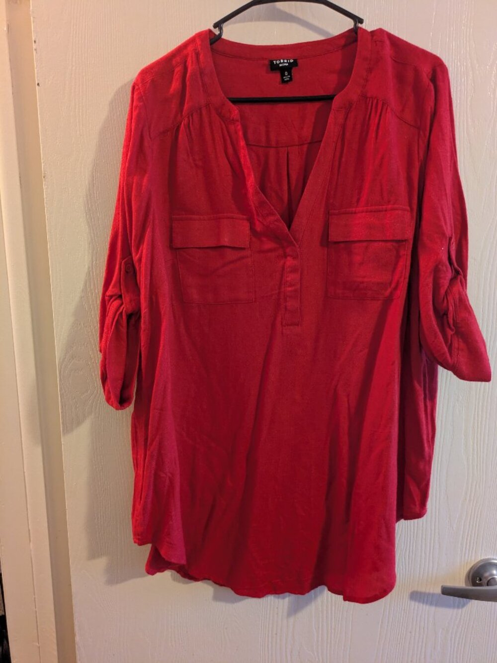 Torrid Womens Red Split Neck Roll Tab Sleeve Harper Top Size 0